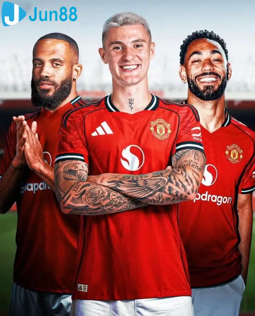 MU sở hữu đội hình vượt trội trước Grimsby. Người hâm mộ Quỷ đỏ đang kỳ vọng những tân binh tỏa sáng. MU sở hữu đội hình vượt trội trước Grimsby. Người hâm mộ Quỷ đỏ đang kỳ vọng những tân binh tỏa sáng.