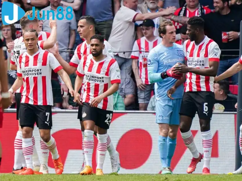 PSV và Napoli đang hướng tới 3 điểm để đặt hy vọng có 1 tấm vé đi tiếp (Ảnh: ESPN) PSV và Napoli đang hướng tới 3 điểm để đặt hy vọng có 1 tấm vé đi tiếp (Ảnh: ESPN)